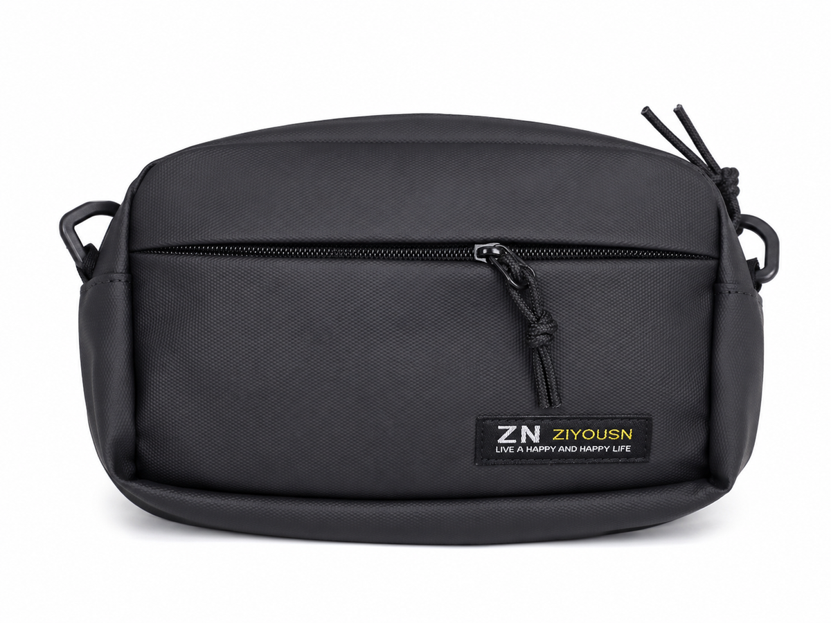 Bolso organizador compacto de hombro color negro con bolsillo frontal y cierre resistente.