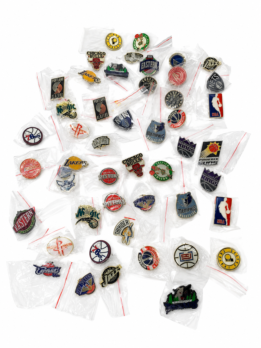 Set de Pines NBA Vintage para Mochilas, Gorras y Chaquetas | Colección de Equipos de Baloncesto.