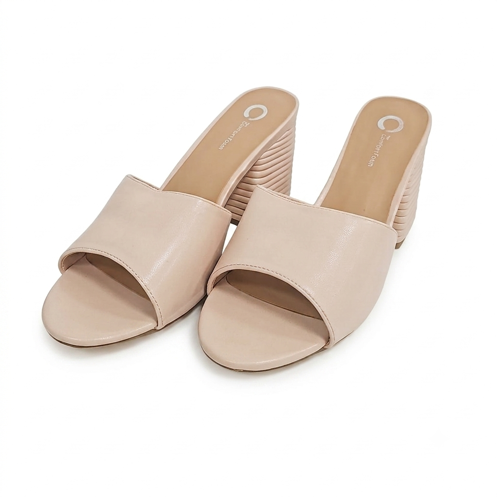 Sandalia de tacón en bloque Journee Collection color beige size 12.