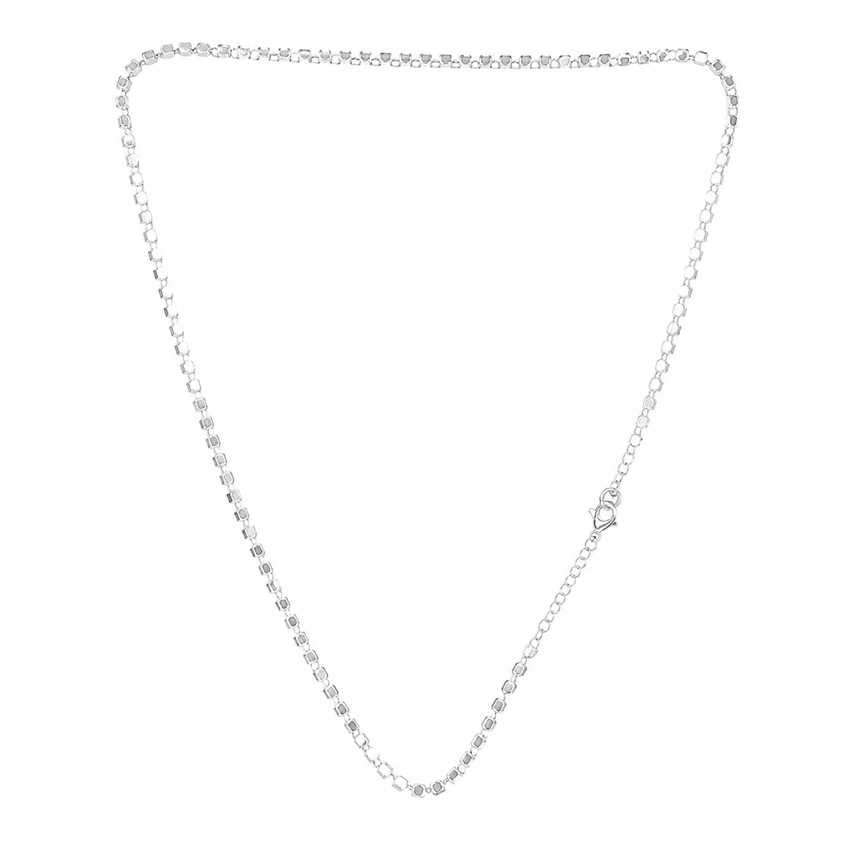 Collar de cadena plateada minimalista con diseño de eslabones geométricos ajustable.