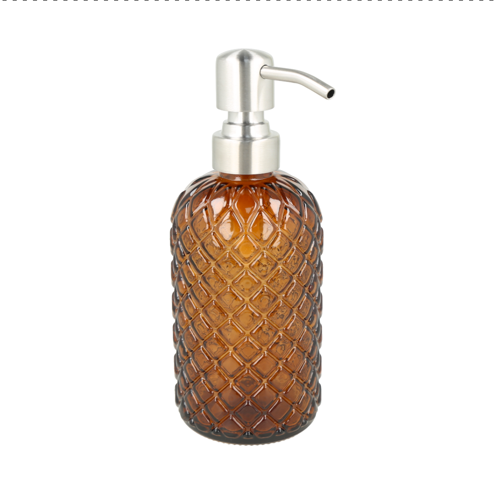 Dispensador de jabón de vidrio ámbar con un patrón de diamantes.