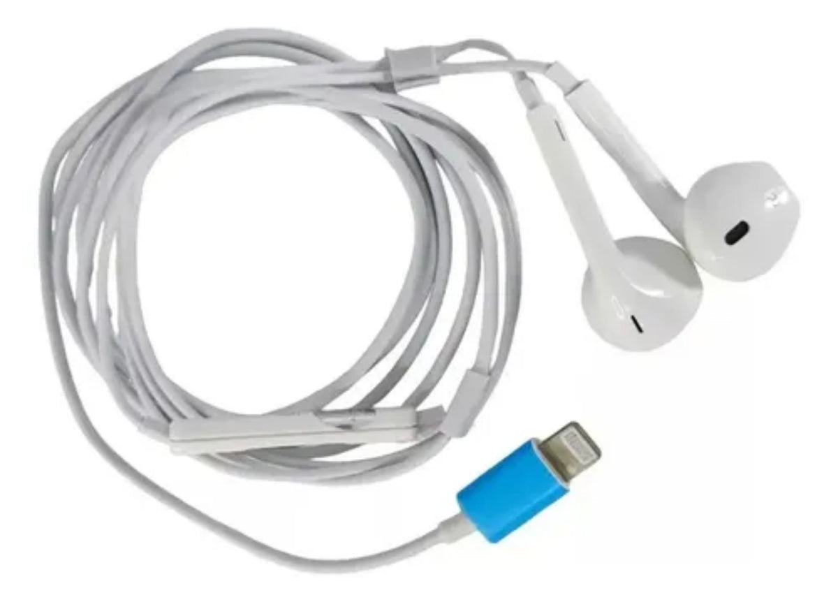 Audífonos alámbricos blancos con conector Lightning.