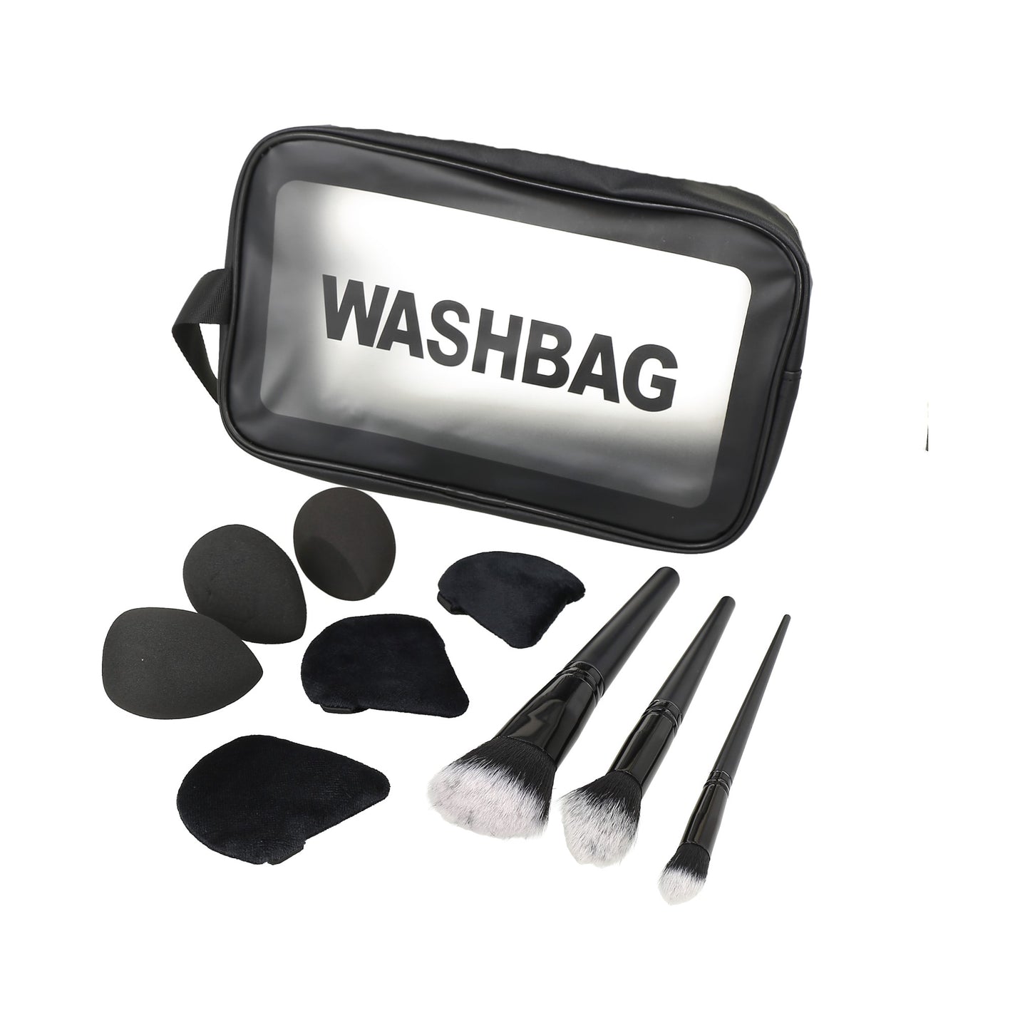 juego de brochas y esponjas de maquillaje con una bolsa de aseo transparente.