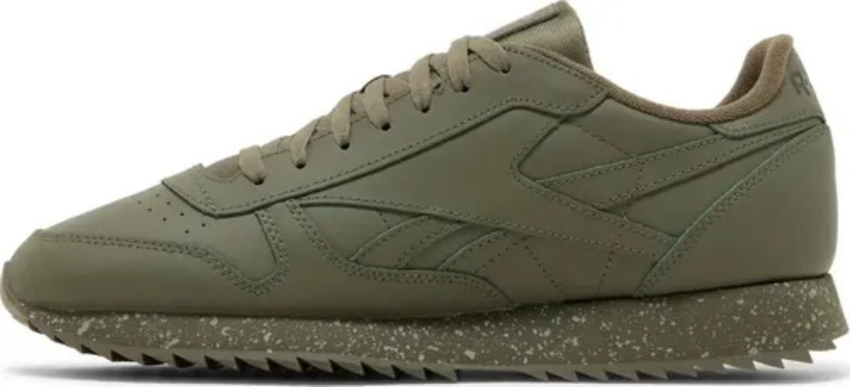 Tenis deportivos color verde oliva con suela dentada, talla 9.5.