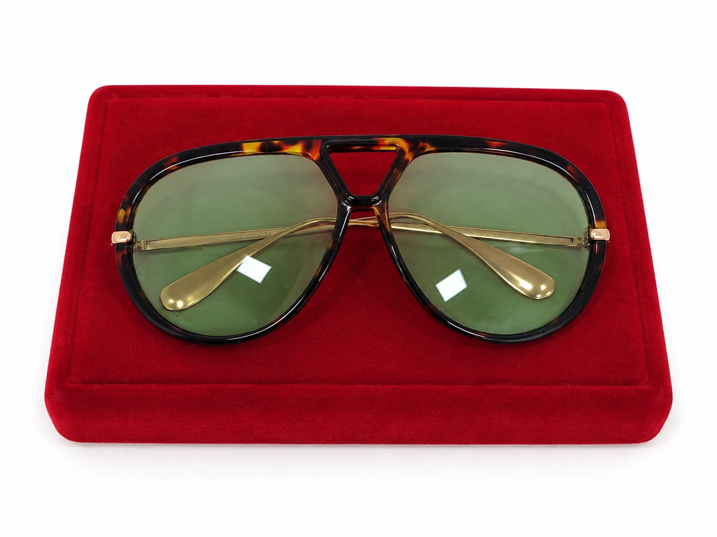 Gafas de Sol Aviador Retro con Lentes Verdes y Montura Carey.