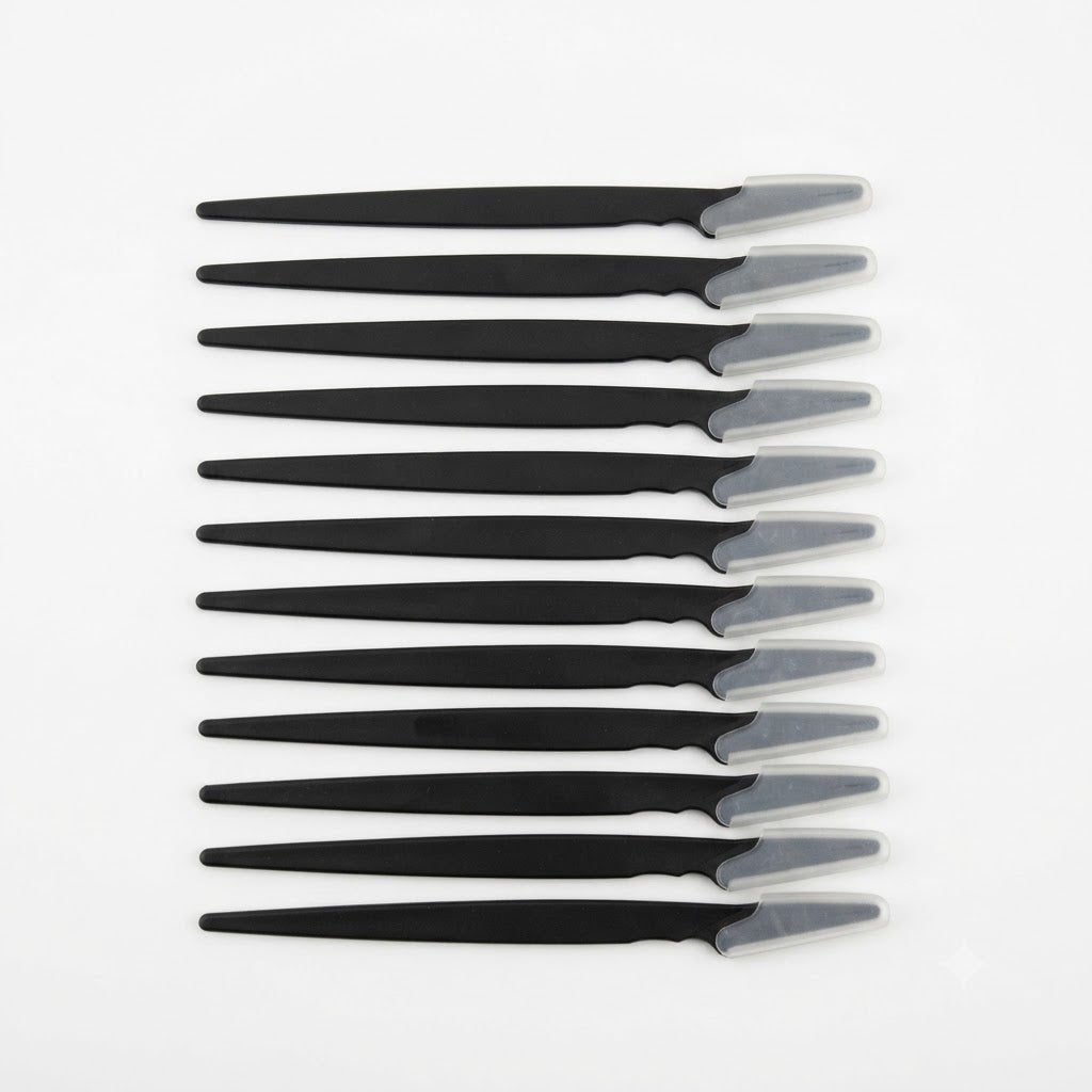 Pack de 12 cuchillas negras son herramientas para perfilar cejas y depilar el rostro.