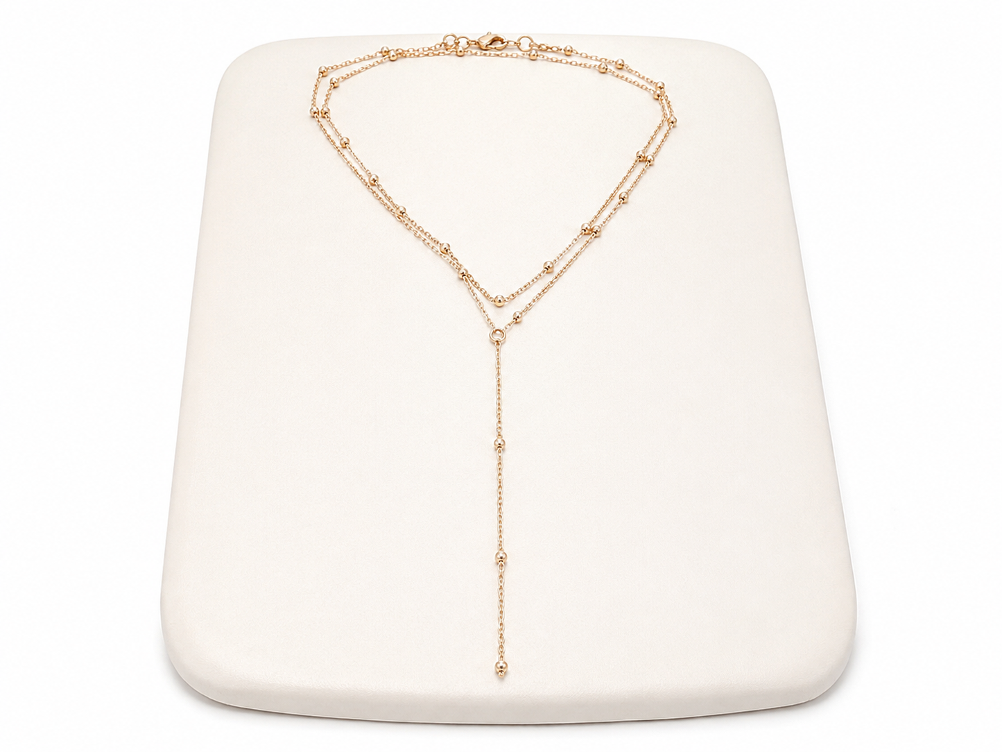 Collar Dorado de Doble Cadena con Detalles de Bolitas y Diseño Largo en Y.