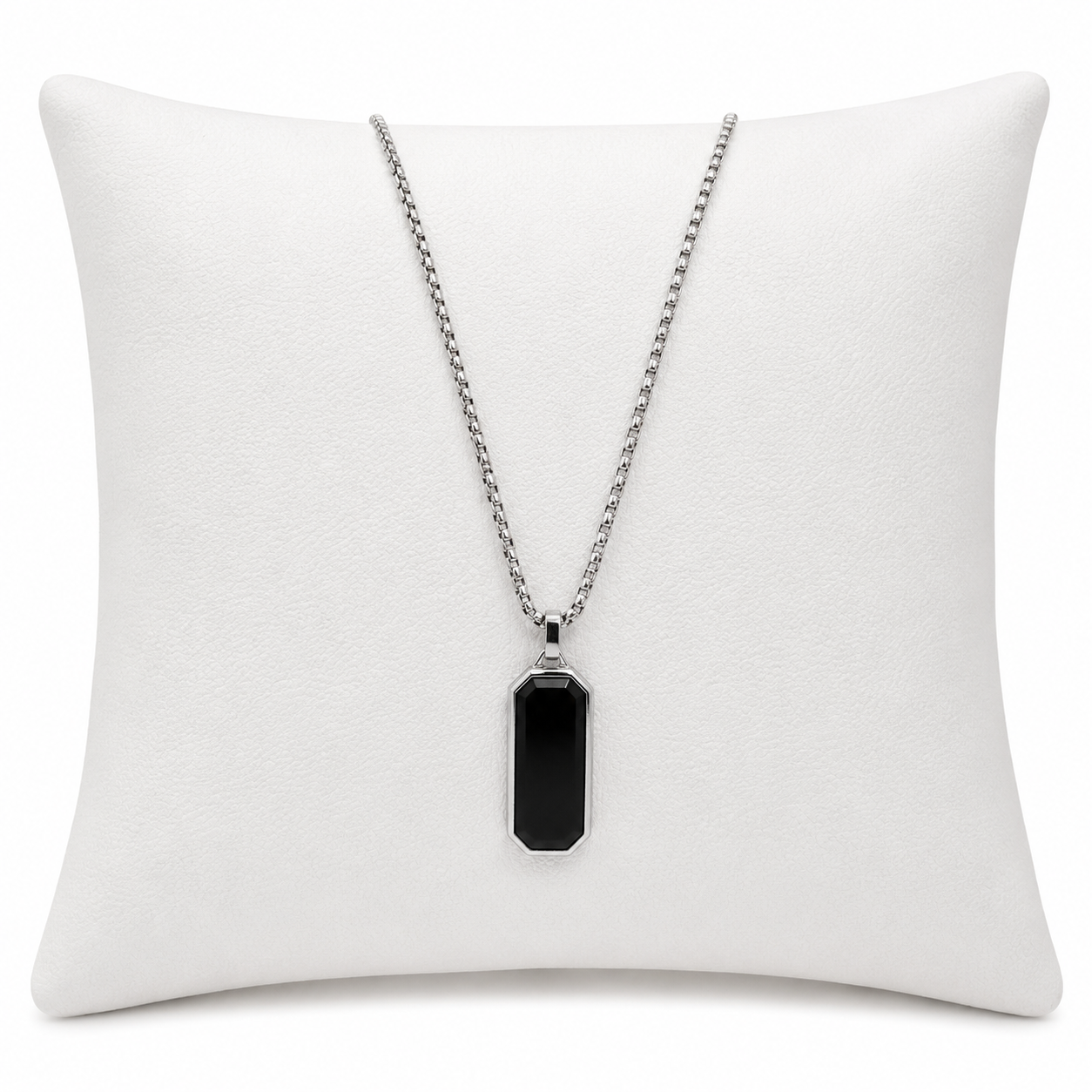 Collar con Colgante Rectangular Negro de Acero Inoxidable.