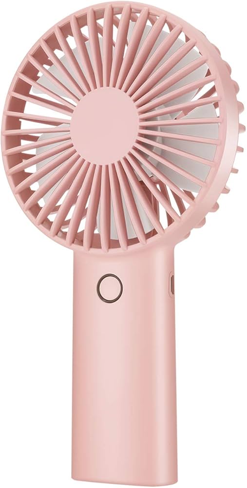 Ventilador de mano en color rosa cuenta con una batería recargable por USB y tres niveles de velocidad ajustables.