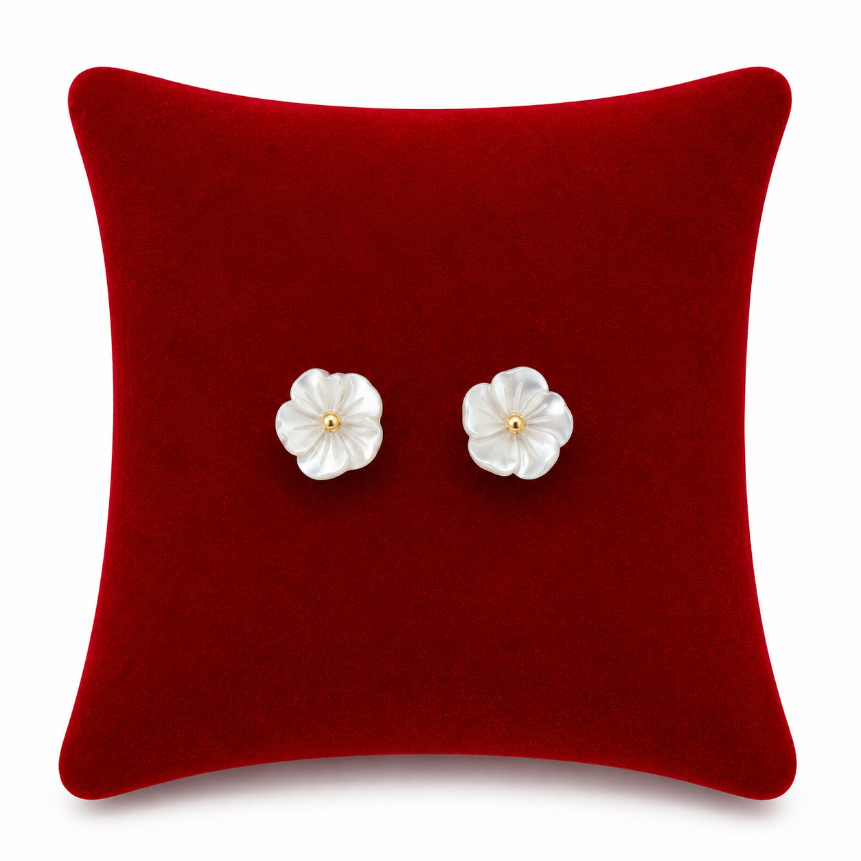Aretes Florales Tipo Perla con Centro Dorado, Diseño Elegante Blanco.