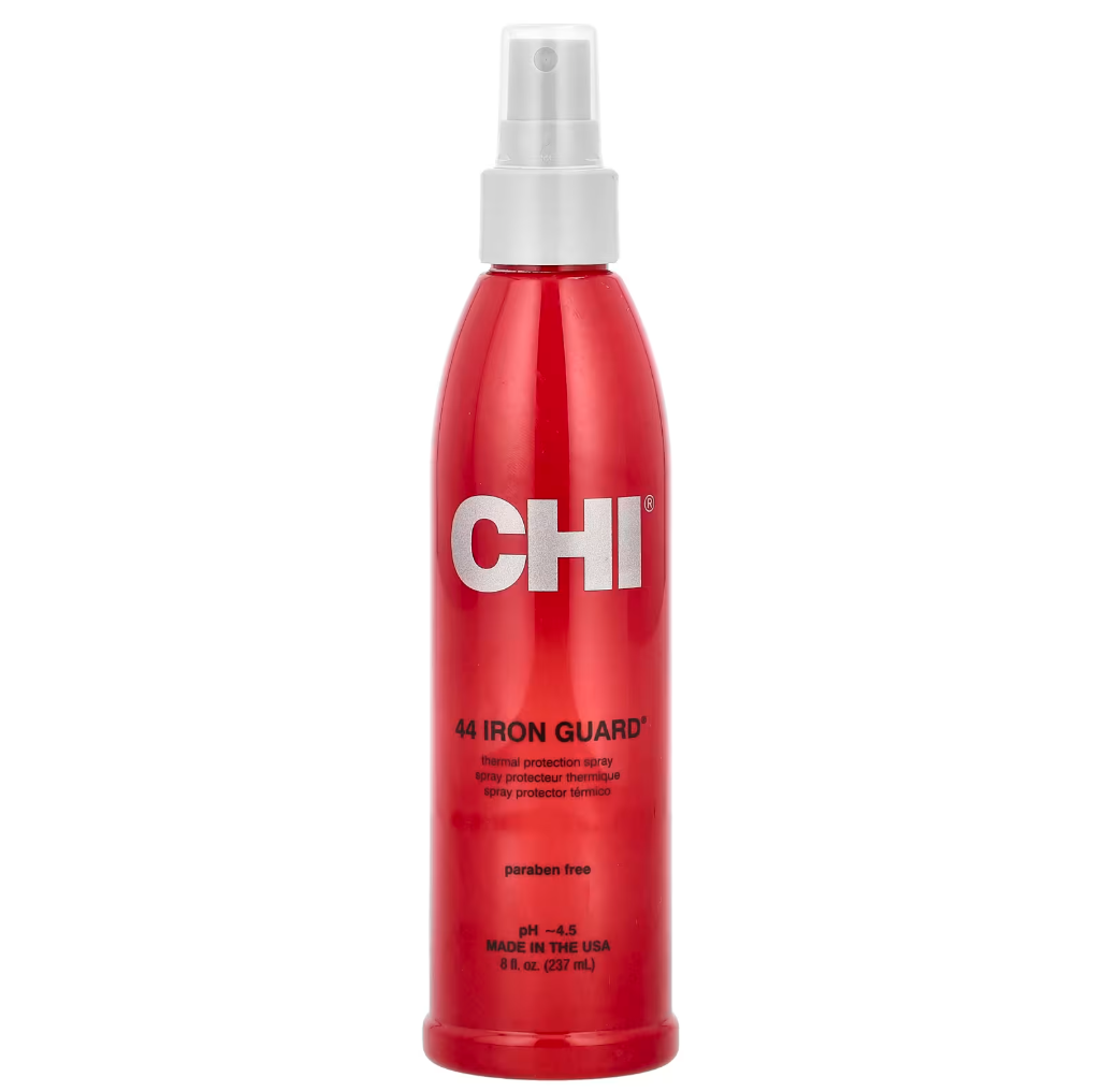 Spray protector térmico viene en una botella roja vibrante con un atomizador plateado y está diseñado para proteger el cabello del daño por calo.