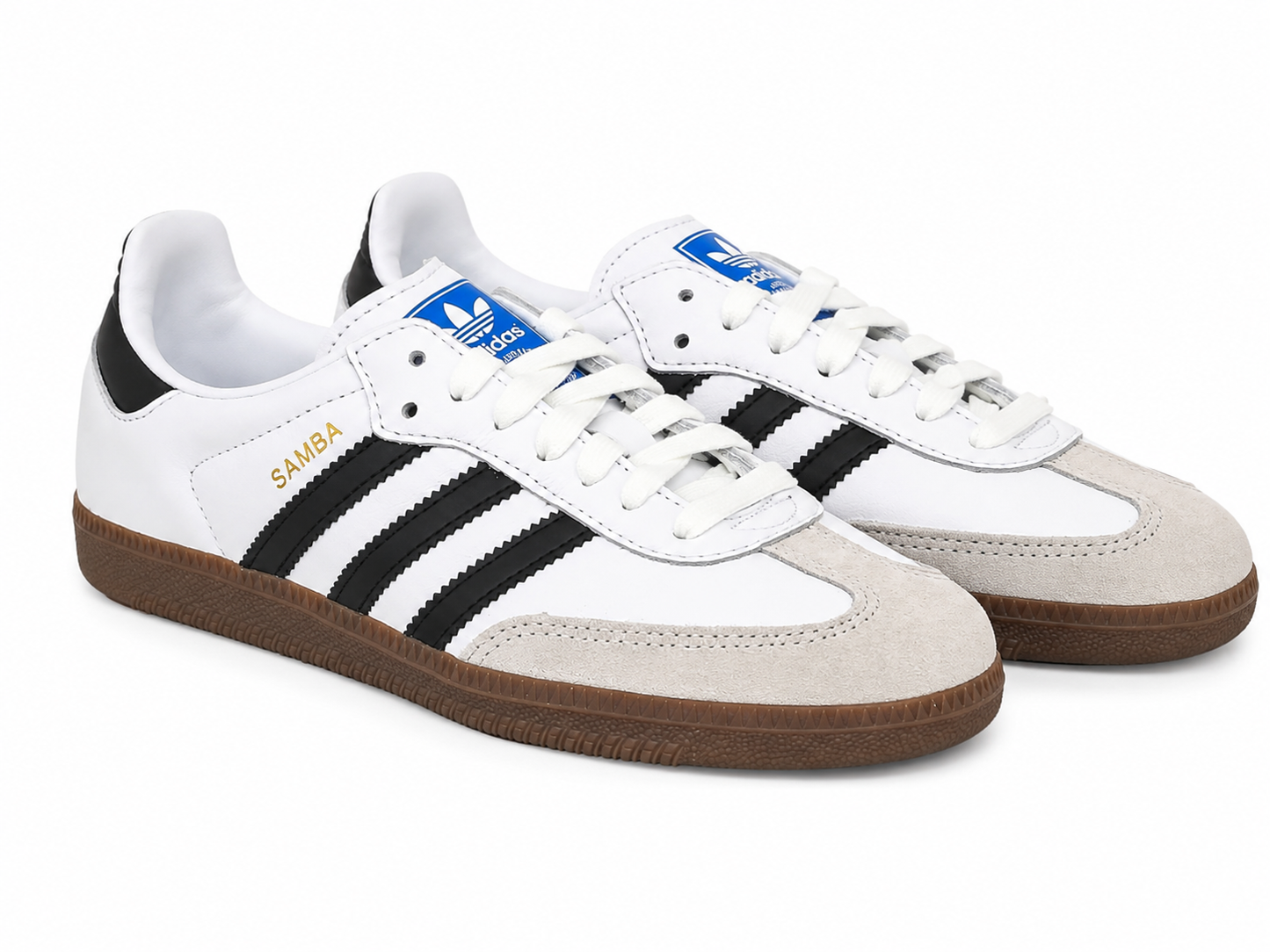 Tenis deportivos blancos con detalles negros, suela color caramelo y talla 7 1/2.