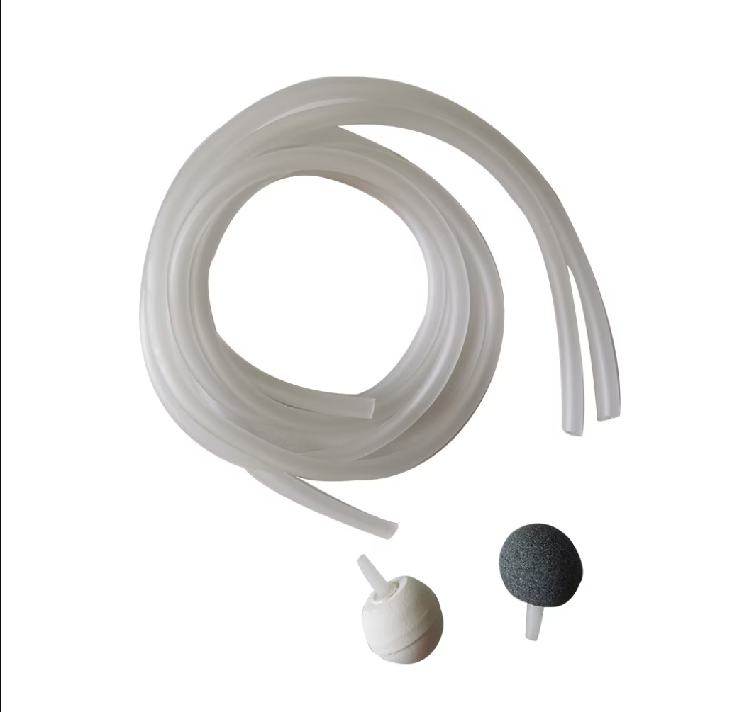 Kit que incluye piedras difusoras de repuesto (una gris y una blanca) diseñadas para distribuir ozono uniformemente en el agua.