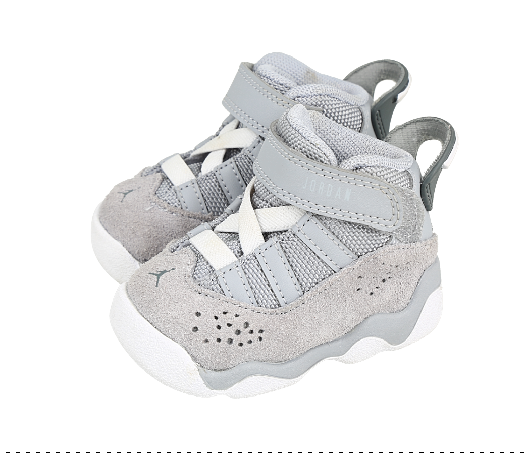 Tenis 6 Rings en color gris lobo y blanco para bebé, size 17