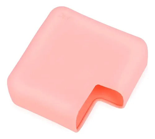Funda de silicona rosa diseñada para proteger el adaptador de corriente.
