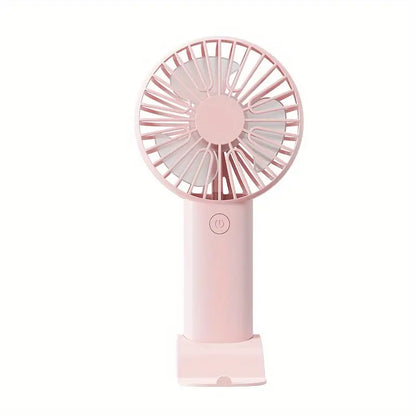 Ventilador de mano en color rosa cuenta con una batería recargable por USB y tres niveles de velocidad ajustables.