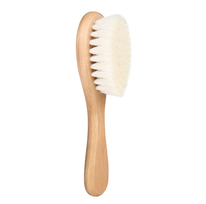 Cepillo de cerdas suaves cuenta con un mango de madera natural, ideal para el cuidado delicado del cabello de bebés personalizado con el nombre Angenlica.