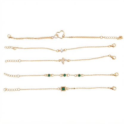 Juego de 5 pulseras de diseño elegante con detalles decorativos en color verde y transparente.