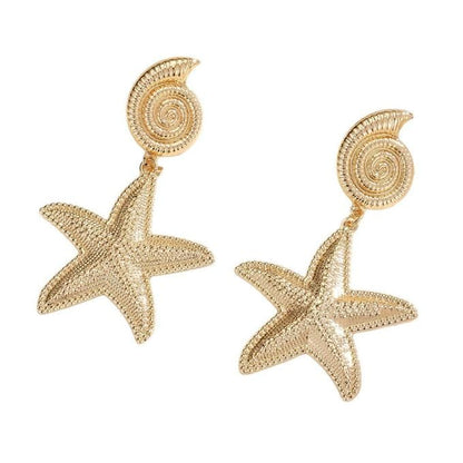 Aretes colgantes dorados con diseño de estrella de mar.