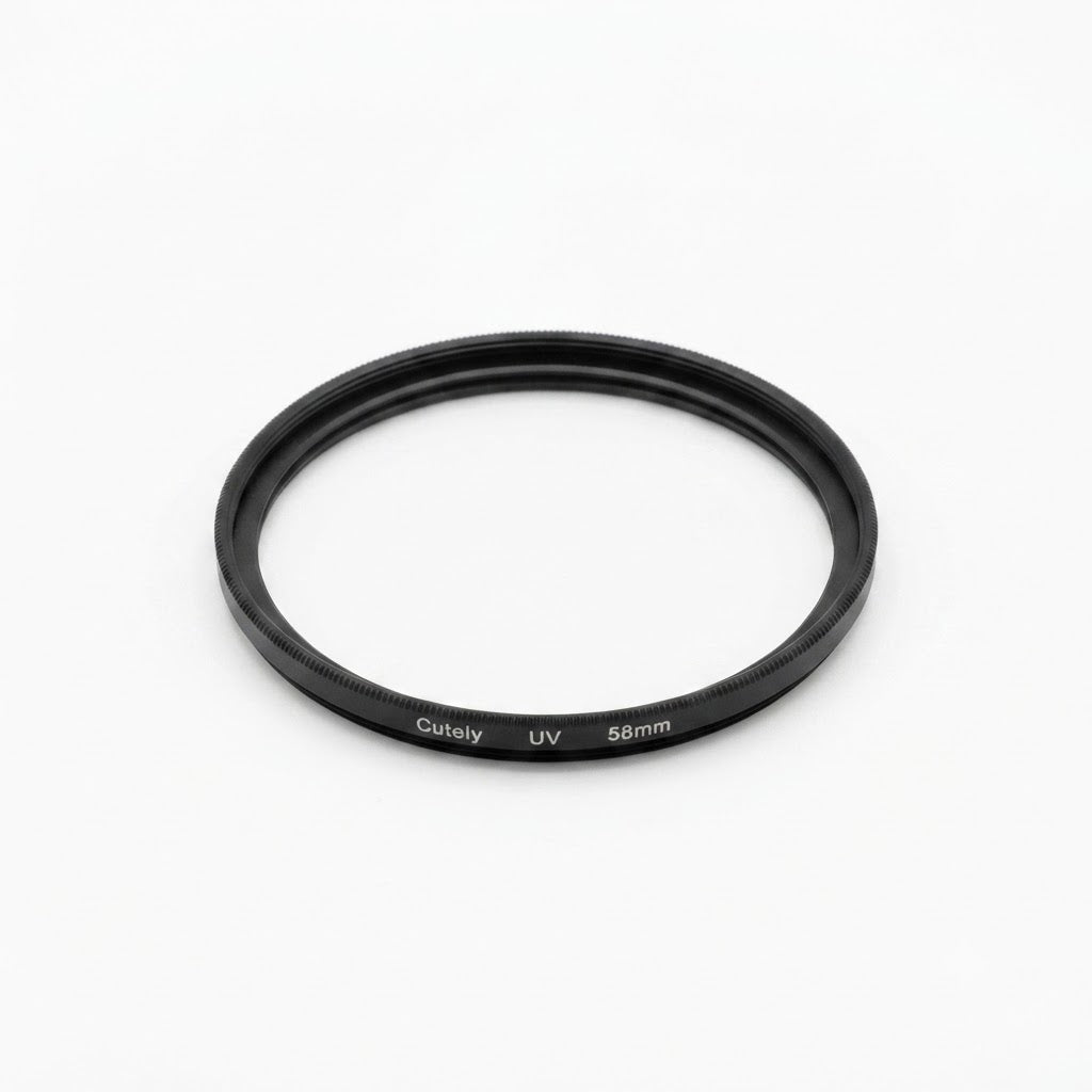 Filtro UV de 58 mm diseñado para proteger lentes de cámara contra el polvo y los arañazos.