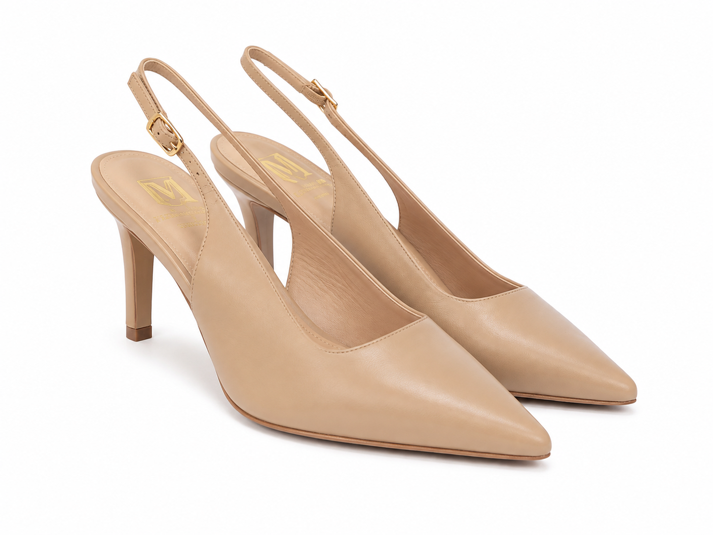 Zapatos de Tacón Beige con Punta Fina, Correa Trasera Ajustable y Hebilla Dorada, Talla 9.