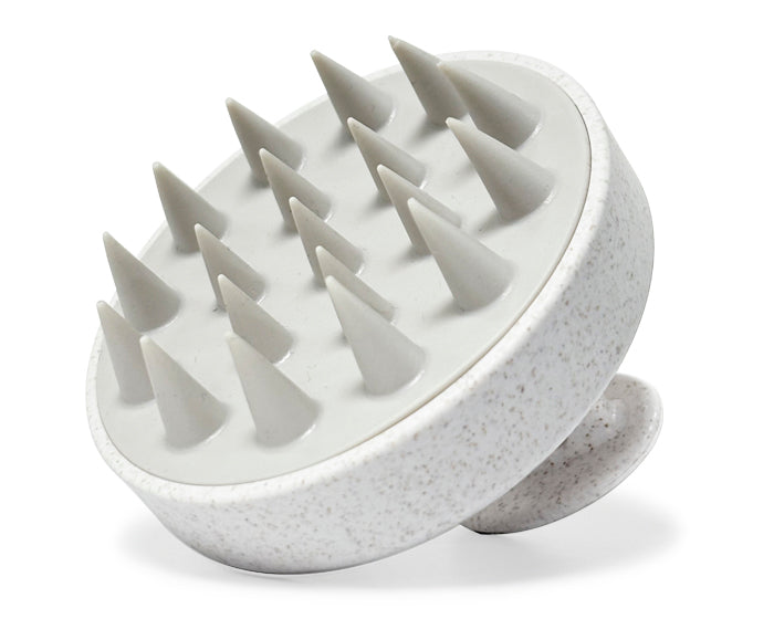Cepillo masajeador de cuero cabelludo cuenta con cerdas suaves de silicona diseñadas para exfoliar y estimular la circulación.