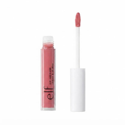 brillo labial e.l.f. Cosmetics Lip Lacquer en un tono rosado.