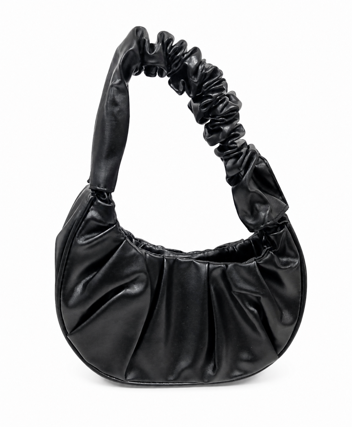 Bolso de Hombro Tipo Hobo con Asa Fruncida y Acabado de Cuero Sintético Negro.