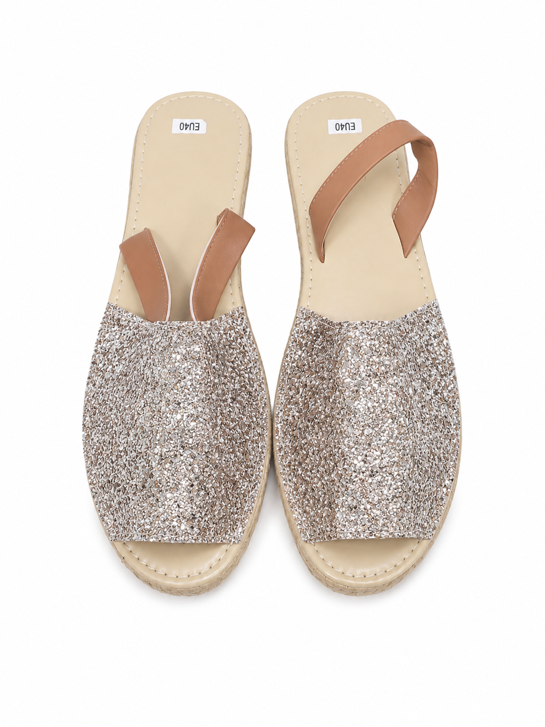 Sandalias Planas con Diseño Brillante Color Champagne Talla 40.