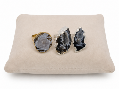 Set de Anillos Ajustables con Geoda Natural Decorativa.
