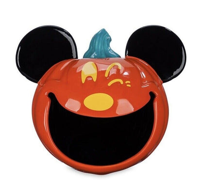 Cubeta Decorativa de Calabaza Naranja con Orejas Negras y Diseño de Rostro para Halloween.