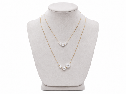 Set de 2 Collares Dorados con Perlas Blancas Decorativas.