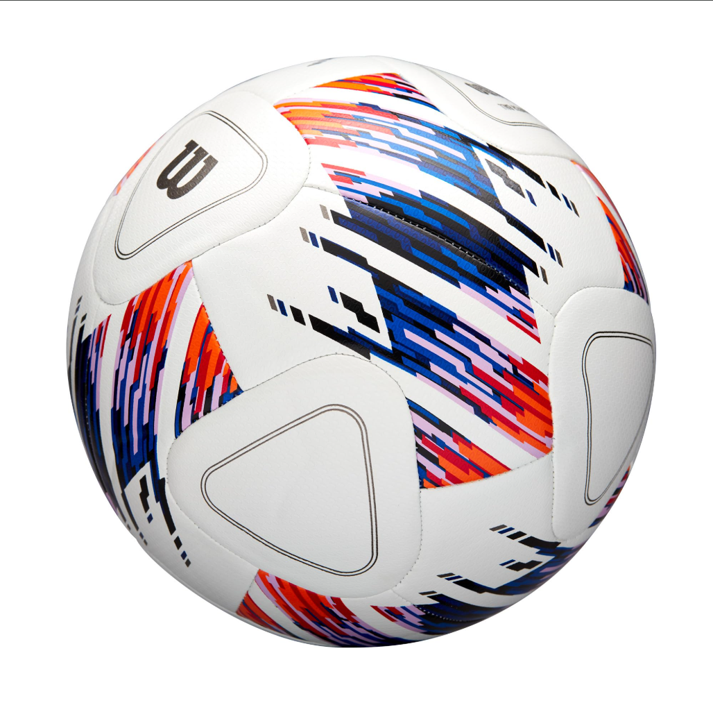 Balón de fútbol de color blanco con gráficos azules y naranjas.
