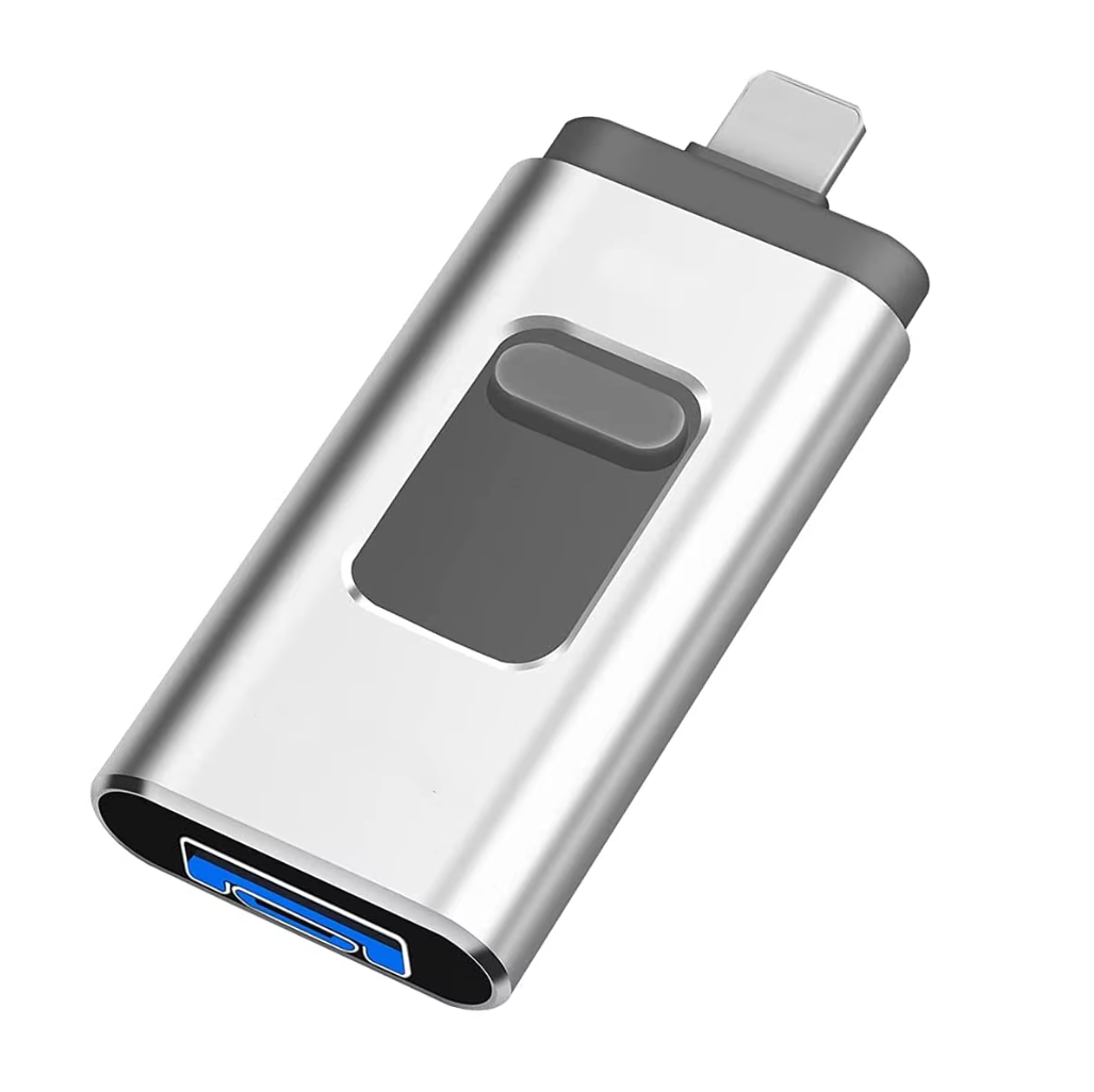 Unidad flash 4 en 1 de color plateado cuenta con interfaces USB-C, USB-A, Micro USB.