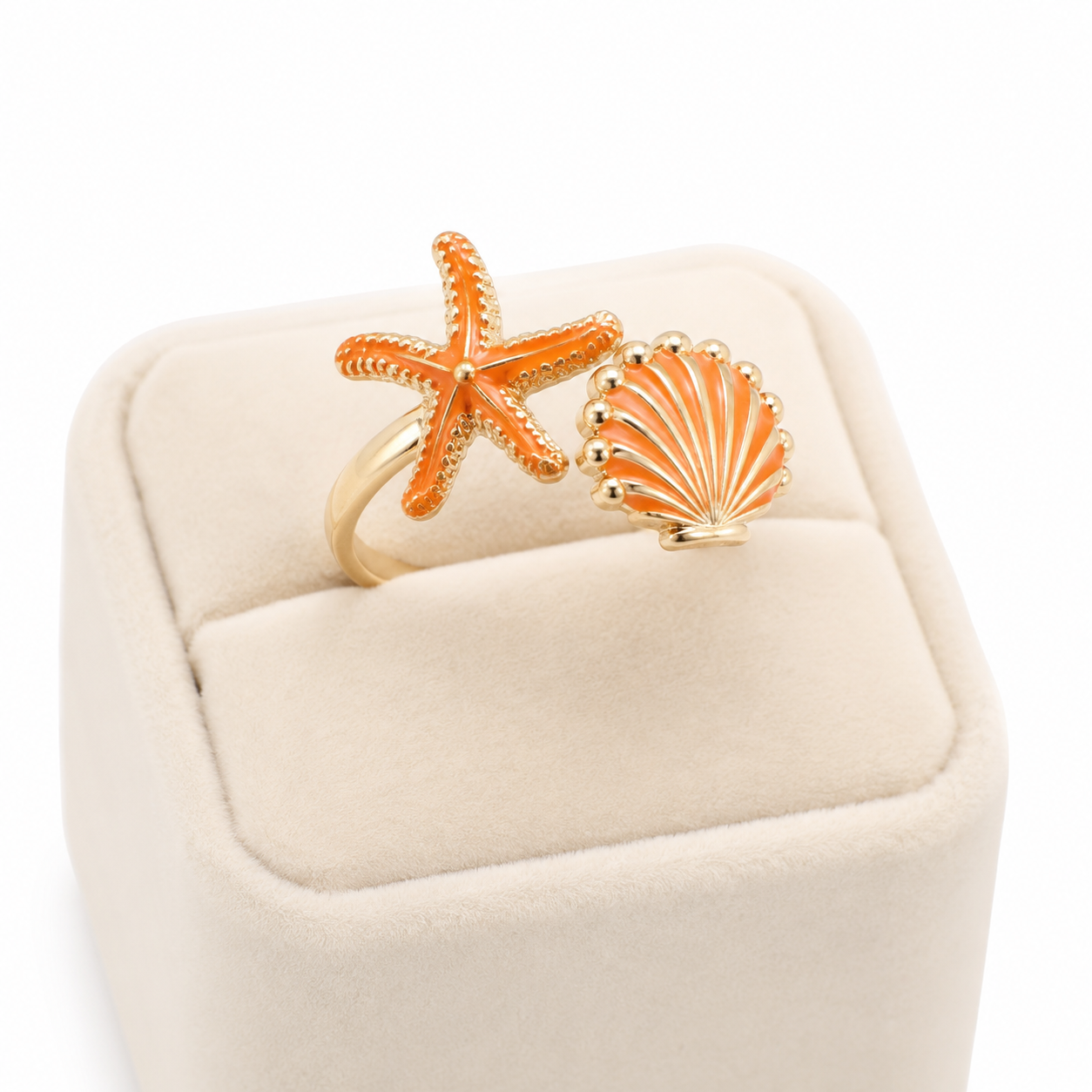 Anillo Ajustable con Diseño de Estrella de Mar y Concha Color Dorado y Naranja.
