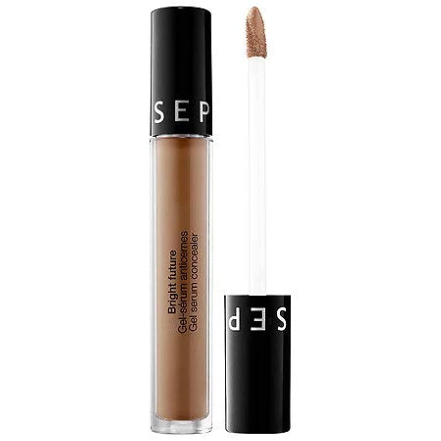 Gel Serum Concealer en un tono marrón.