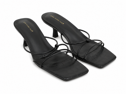 Sandalias de tacón con tiras finas cruzadas en color negro, talla 39.