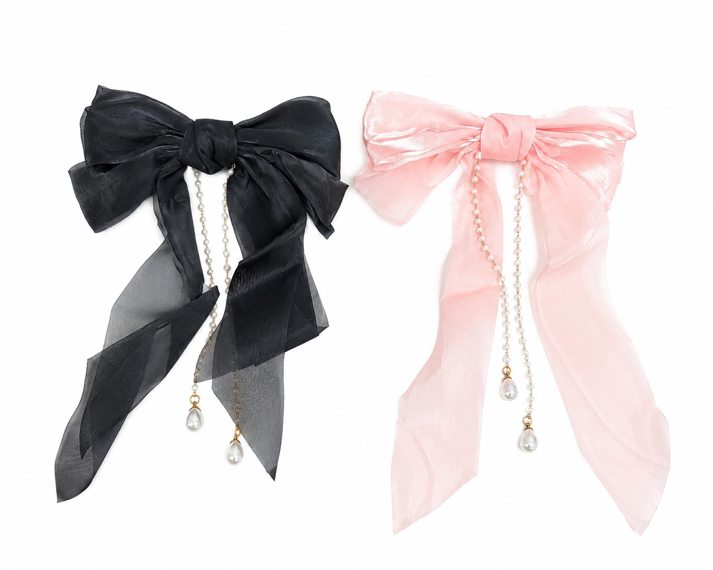 Set de lazos decorativos color negro y rosa con cadenas de perlas colgantes.