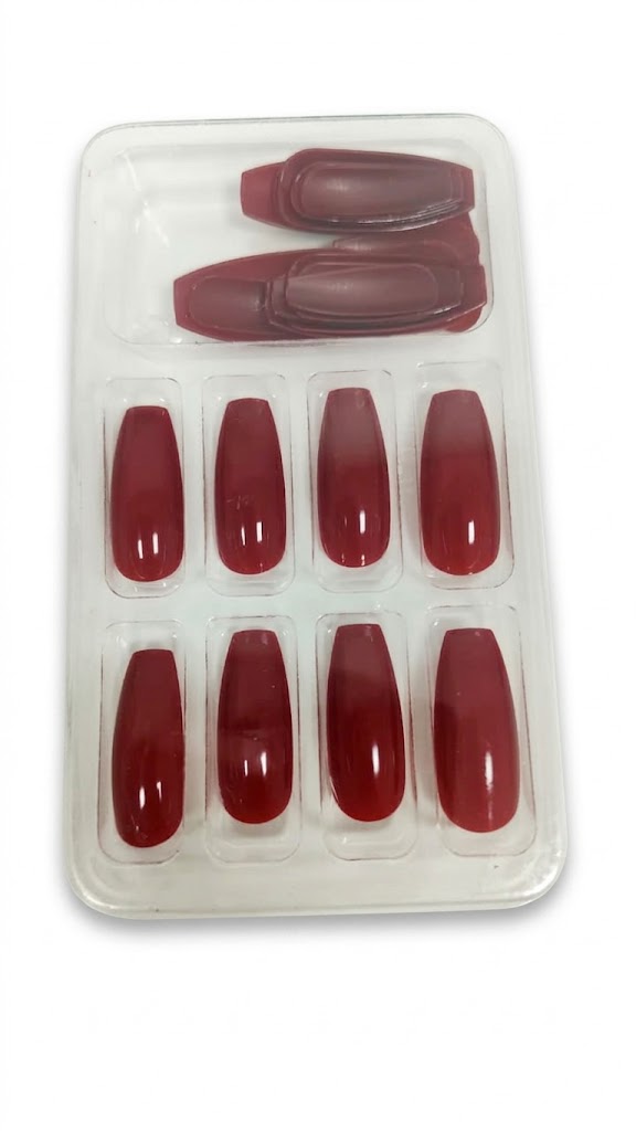 Pack de uñas color rojo vino.