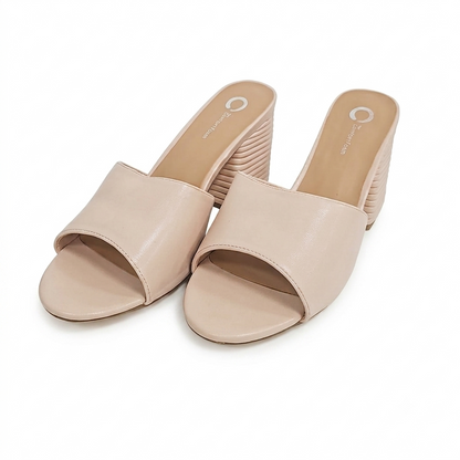 Sandalia de tacón en bloque Journee Collection color beige size 12.