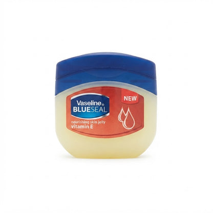 Vaseline con Vitamin E, diseñado para nutrir la piel seca.