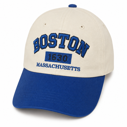 Gorra blanca y azul con bordado de Boston.