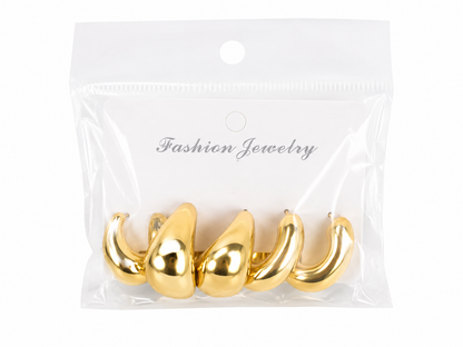 Set de 3 Pares de Aretes Tipo Huggie Gruesos con Acabado Dorado de Alto Brillo.