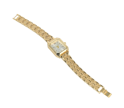 Reloj elegante para dama color dorado.