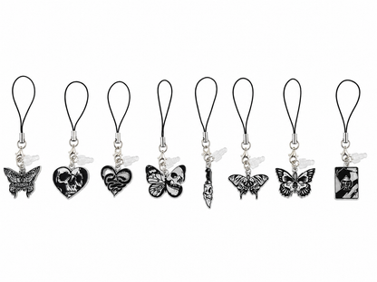 Set de Colgantes Góticos para Celular con Diseños de Mariposas, Calaveras y Cartas.