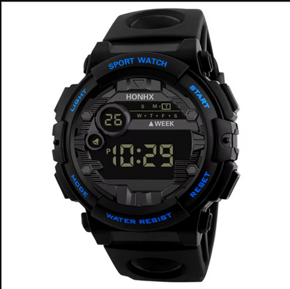 Reloj deportivo digital cuenta con funciones de alarma, fecha y resistencia al agua.