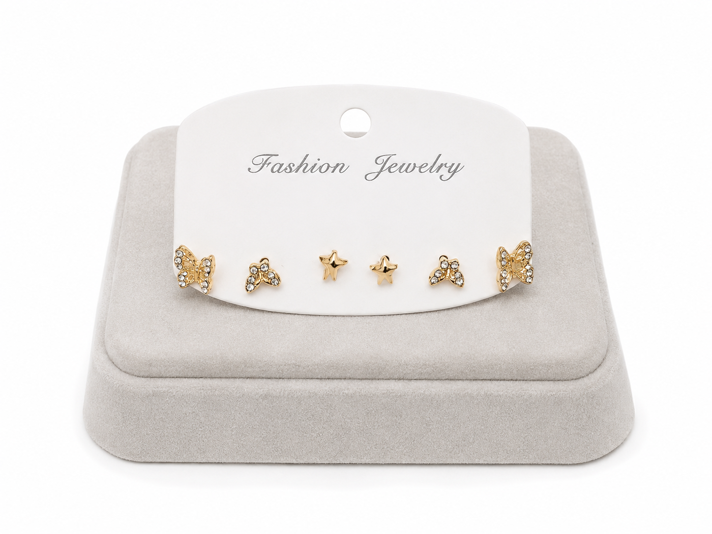Set de Aretes con Diseño de Mariposa y Estrella Color Dorado.