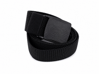 Cinturón táctico ajustable de tela en color negro con hebilla de liberación rápida.