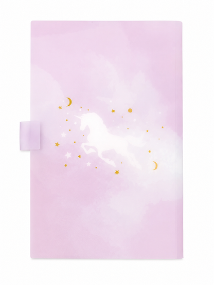 Cuaderno con tapa translúcida color rosa y diseño de unicornio con cierre elástico.