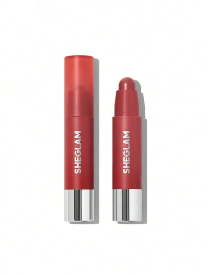 Lápiz labial en formato crayón en tono rojo.